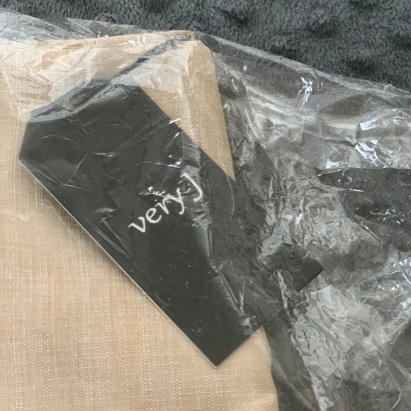 Very J Scalloped Beige Shorts SMALL - BRAND NEW - Picture 4 of 4